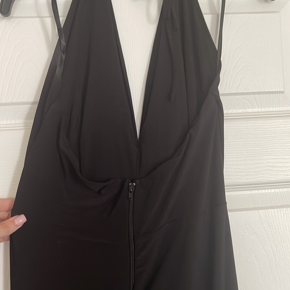 Windsor Large black and red high slit gown formal - Picture 5 of 7